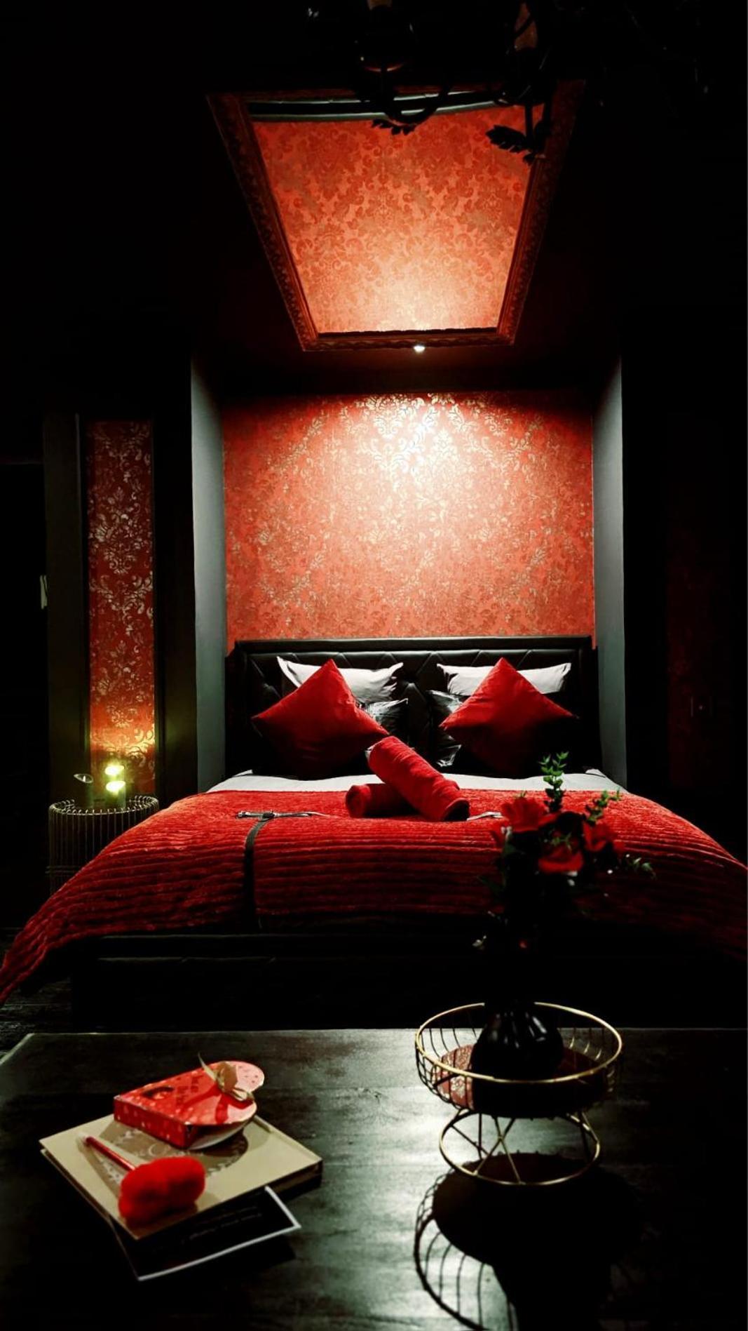 O' Plaisirs Interdits - Loveroom *